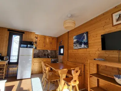 Cuisine ou kitchenette dans l'établissement Appartement 2 pièces, vue montagne à Tignes - FR-1-449-170