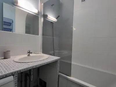 Salle de bains dans l'établissement Appartement 2 pièces, vue montagne à Tignes - FR-1-449-170
