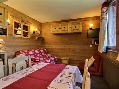 Télévision ou salle de divertissement dans l'établissement Studio-cabine rénové, 4 pers, sur les pistes, Belle Plagne - FR-1-455-141