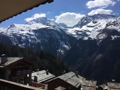 Vue générale sur la montagne ou vue sur la montagne depuis l'appartement