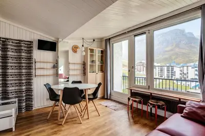 Vue générale sur la montagne ou vue sur la montagne depuis l'appartement