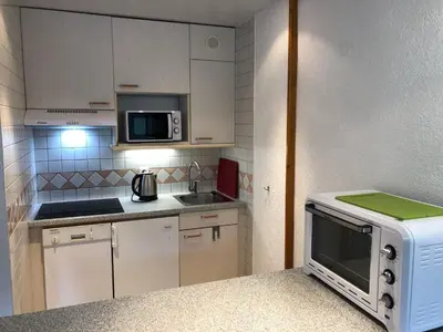 Cuisine ou kitchenette dans l'établissement Studio 3 Étoiles avec Balcon Sud/Ouest - WIFI Gratuit - FR-1-449-165