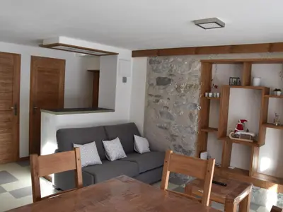 Coin salon dans l'établissement Beau 2 pièces neuf dans chalet à Pralognan - 4 pers - FR-1-464-142