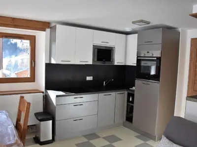Cuisine ou kitchenette dans l'établissement Beau 2 pièces neuf dans chalet à Pralognan - 4 pers - FR-1-464-142