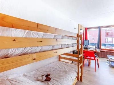 Un ou plusieurs lits dans un hébergement de l'établissement Studio Grande Platières II by Interhome