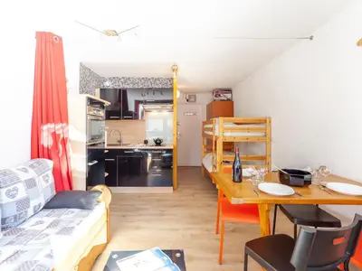 Cuisine ou kitchenette dans l'établissement Studio Grande Platières II by Interhome