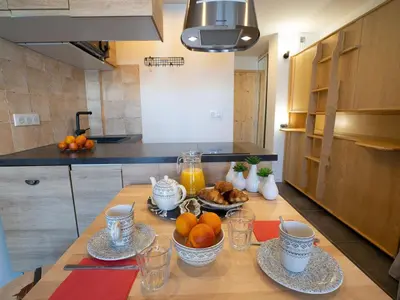 Cuisine ou kitchenette dans l'établissement Studio Le Curling B - Val Claret-39 by Interhome