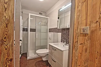 Salle de bains dans l'établissement Appartements résidence Roches Rouges