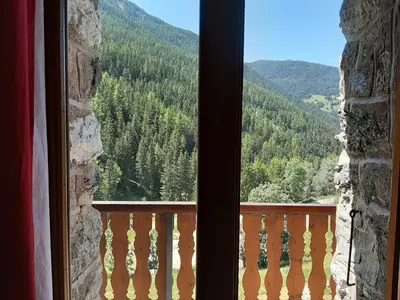 Vue générale sur la montagne ou vue sur la montagne depuis le chalet