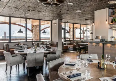 Restaurant ou autre lieu de restauration dans l'établissement Langley Hôtel Tignes 2100