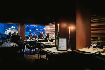 Restaurant ou autre lieu de restauration dans l'établissement Langley Hôtel Victors