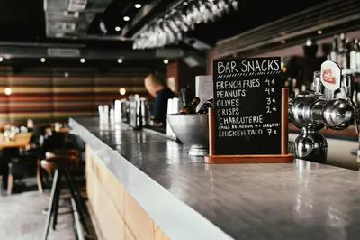 Salon ou bar de l'établissement Langley Hôtel Victors