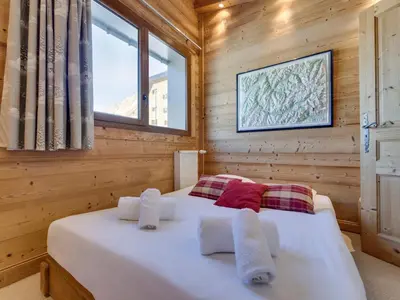 Un ou plusieurs lits dans un hébergement de l'établissement Tignes Val Claret : Duplex élégant 8 pers. avec wifi - FR-1-641-75