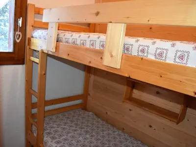 Un ou plusieurs lits superposés dans un hébergement de l'établissement Confortable 2 pièces avec terrasse - Piscine chauffée - FR-1-464-143