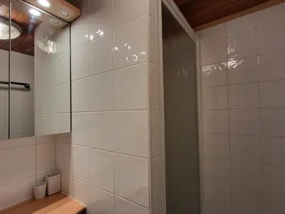 Salle de bains dans l'établissement Appartement 2 pièces sud-ouest, ski aux pieds à Tignes - FR-1-449-174