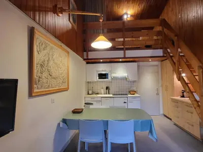 Cuisine ou kitchenette dans l'établissement Appartement 2 pièces sud-ouest, ski aux pieds à Tignes - FR-1-449-174