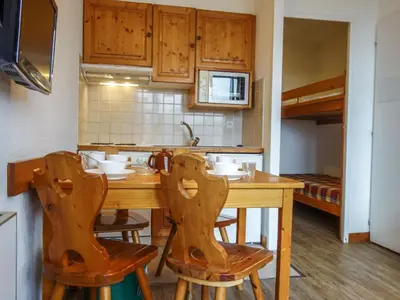 Cuisine ou kitchenette dans l'établissement Apartment Home Club - Lavachet-1 by Interhome