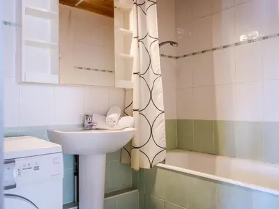 Salle de bains dans l'établissement Apartment La Grande Casse - Lavachet-2 by Interhome