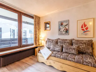 Coin salon dans l'établissement Apartment Le Prariond - Val Claret-4 by Interhome