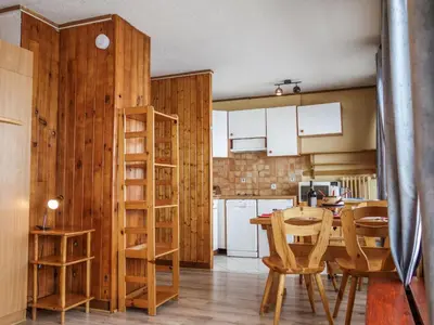 Cuisine ou kitchenette dans l'établissement Apartment Les Pistes - Lavachet-2 by Interhome