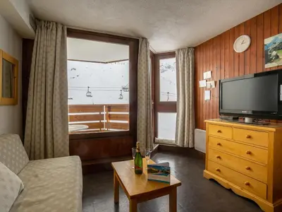 Télévision ou salle de divertissement dans l'établissement Apartment Le Borsat - Val Claret-4 by Interhome