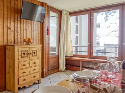 Télévision ou salle de divertissement dans l'établissement Apartment Platières-4 by Interhome