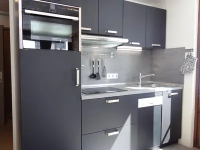 Cuisine ou kitchenette dans l'établissement Apartment Le Prariond - Val Claret-7 by Interhome