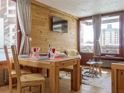 Télévision ou salle de divertissement dans l'établissement Apartment Le Prariond - Val Claret-7 by Interhome