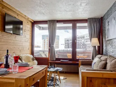 Coin salon dans l'établissement Apartment Le Prariond - Val Claret-7 by Interhome