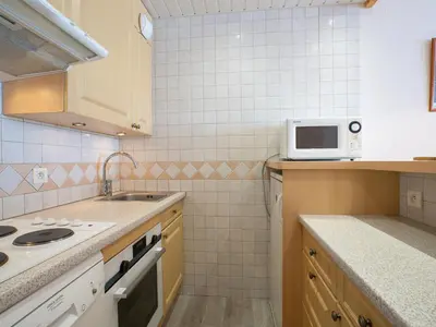 Cuisine ou kitchenette dans l'établissement Apartment Les Tommeuses - Val Claret-17 by Interhome