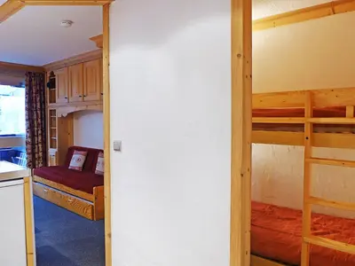 Cuisine ou kitchenette dans l'établissement Apartment Le Grand Tichot A et B - Val Claret-8 by Interhome