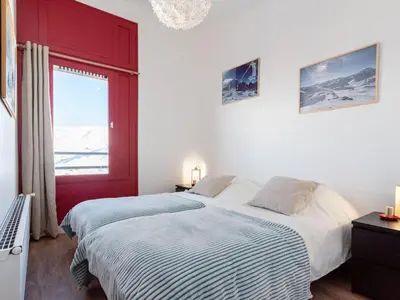 Un ou plusieurs lits dans un hébergement de l'établissement Apartment Le Curling A - Val Claret-9 by Interhome