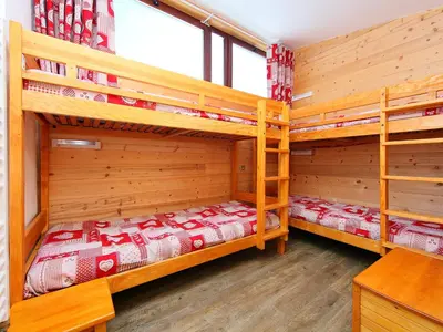 Un ou plusieurs lits dans un hébergement de l'établissement Apartment Le Grand Tichot A et B - Val Claret-9 by Interhome