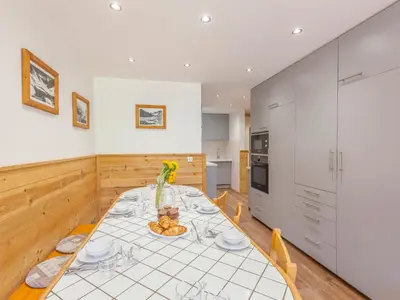 Cuisine ou kitchenette dans l'établissement Apartment Le Grand Tichot A et B - Val Claret-9 by Interhome