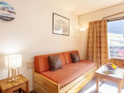 Coin salon dans l'établissement Apartment Les Tommeuses - Val Claret-2 by Interhome