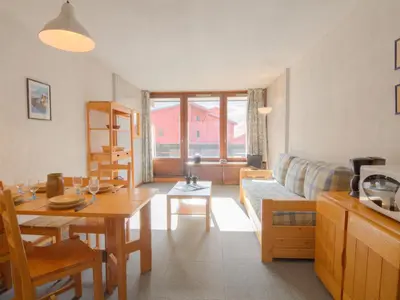 Coin salon dans l'établissement Apartment Grandes Platières II-10 by Interhome