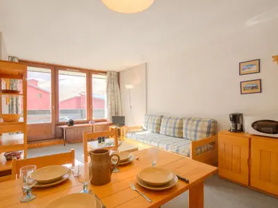 Coin salon dans l'établissement Apartment Grandes Platières II-10 by Interhome
