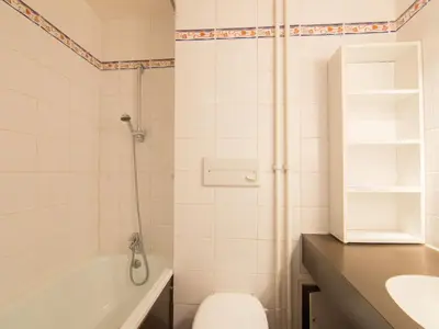 Salle de bains dans l'établissement Apartment Grandes Platières II-10 by Interhome