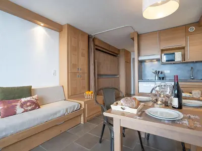 Cuisine ou kitchenette dans l'établissement Studio Grandes Platières I-11 by Interhome