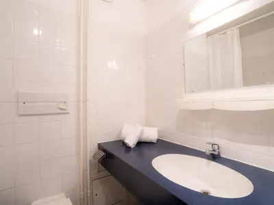 Salle de bains dans l'établissement Apartment Les Grandes Platières II by Interhome