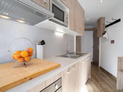 Cuisine ou kitchenette dans l'établissement Apartment Les Tufs - Val Claret-5 by Interhome
