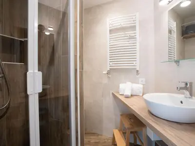 Salle de bains dans l'établissement Apartment Les Tufs - Val Claret-5 by Interhome