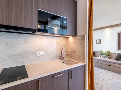 Cuisine ou kitchenette dans l'établissement Apartment Plein Soleil - Val Claret-3 by Interhome