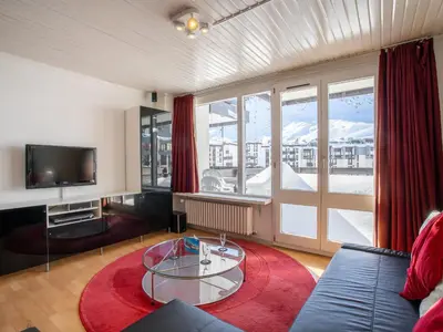 Télévision ou salle de divertissement dans l'établissement Apartment Neige d'or - Val Claret-2 by Interhome