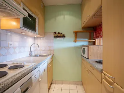 Cuisine ou kitchenette dans l'établissement Apartment Le Curling B - Val Claret-20 by Interhome