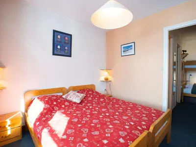 Un ou plusieurs lits dans un hébergement de l'établissement Apartment Le Curling B - Val Claret-20 by Interhome