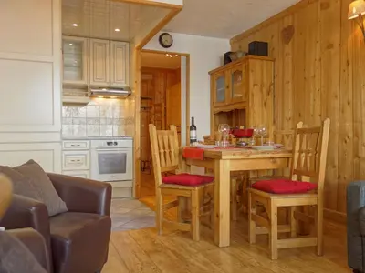 Cuisine ou kitchenette dans l'établissement Apartment Le Curling A - Val Claret-13 by Interhome