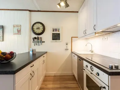 Cuisine ou kitchenette dans l'établissement Apartment Le Pramecou - Val Claret-11 by Interhome
