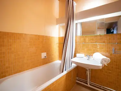 Salle de bains dans l'établissement Apartment Le Curling B - Val Claret-22 by Interhome