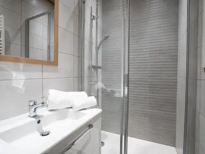 Salle de bains dans l'établissement Apartment Le Curling B - Val Claret-22 by Interhome